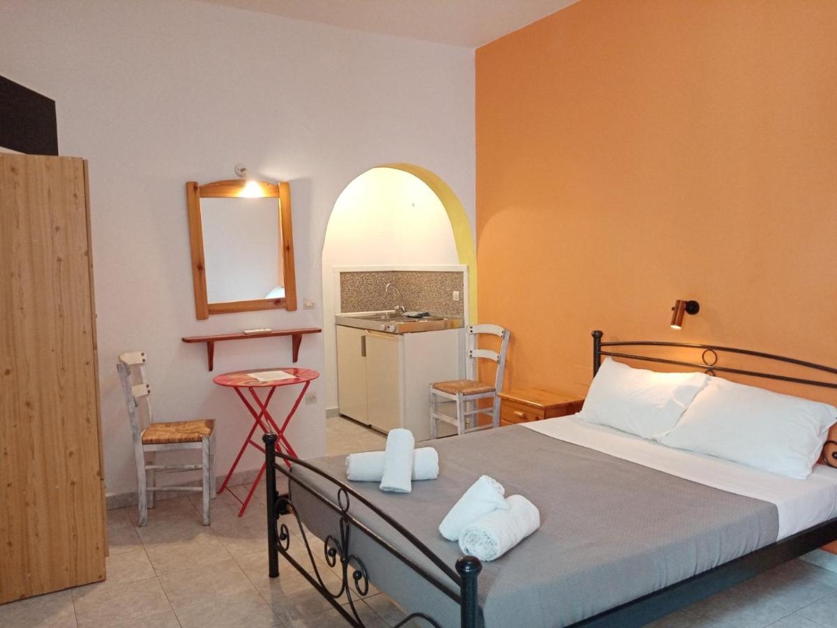 Naxos City Depis Economy Studios & Apartments מראה חיצוני תמונה